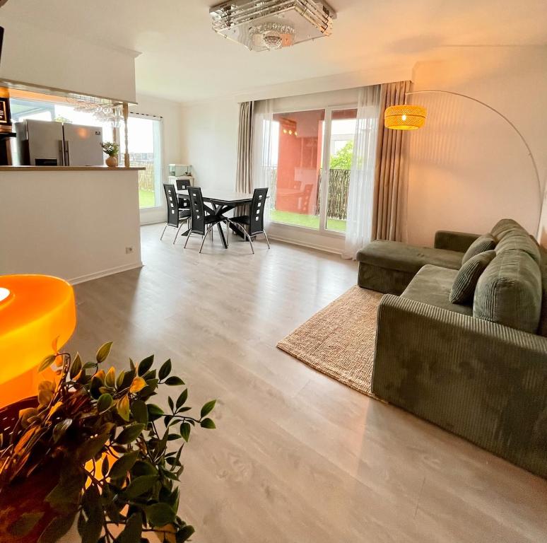 T3 super cosy, parking sécurisé , grande terrasse, ascenseur, Vitry-sur-Seine