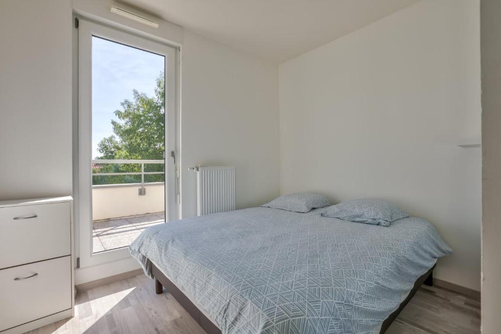 Stunning 2BR Flat with Terrace and private parking - 5