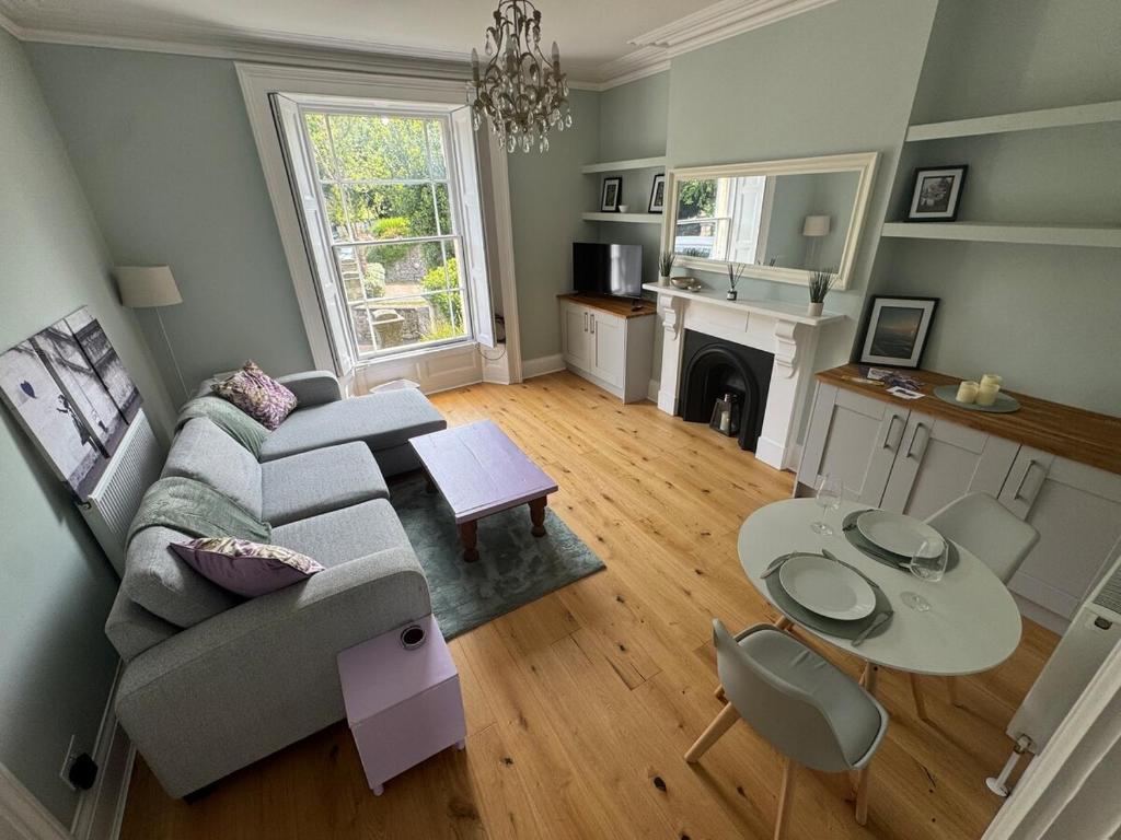 Serene Seaside Escape, Clevedon