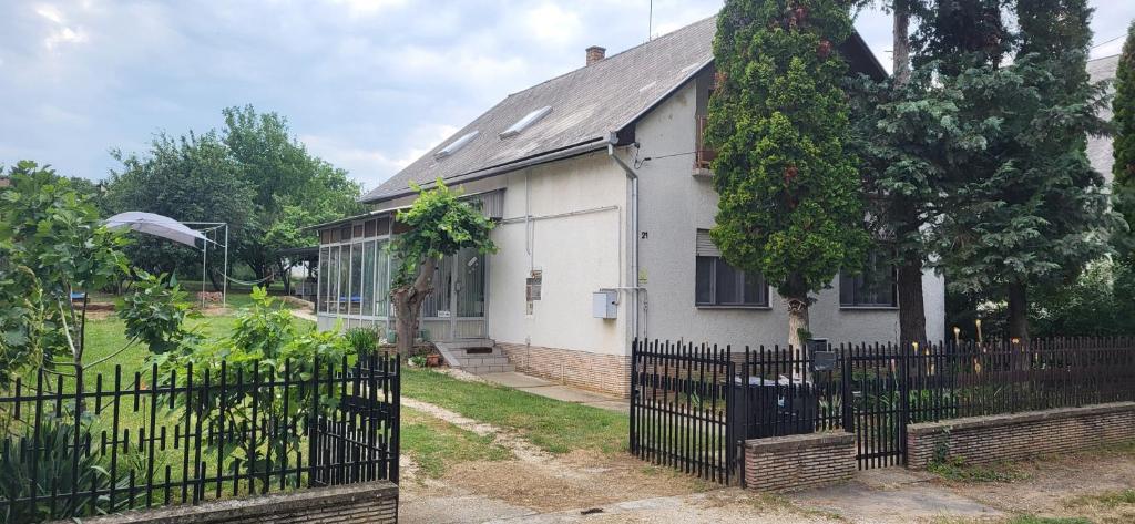 Z21 Apartman, Balatonföldvár