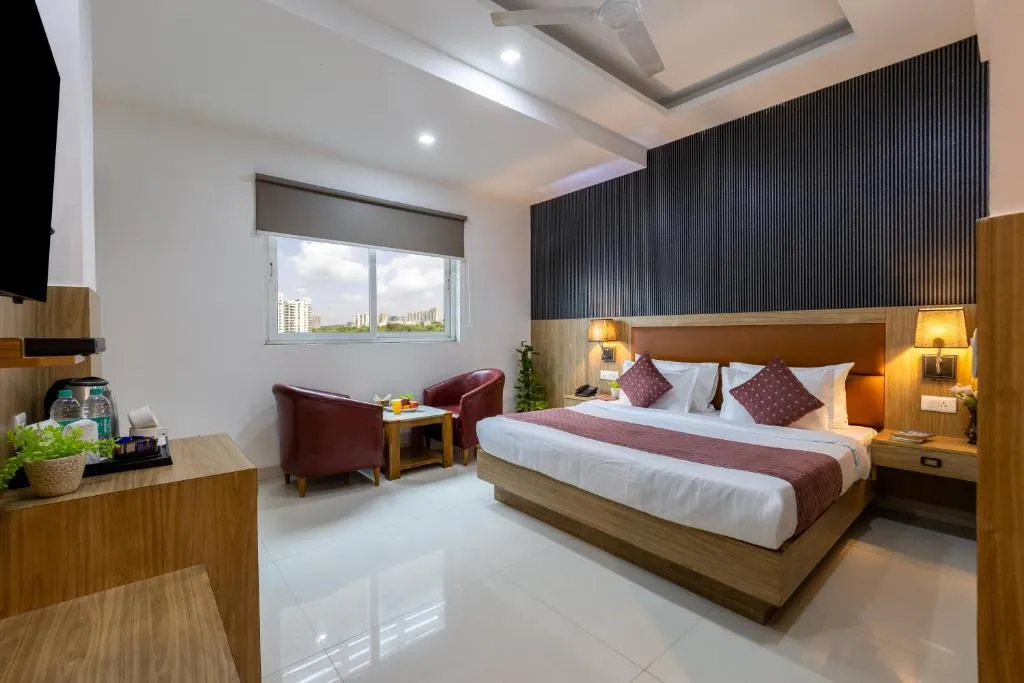 HOTEL CORPORATE SUITE Delhi AIRPORT WITH- FREE AIRPORT PICKUP, hotel in New Delhi