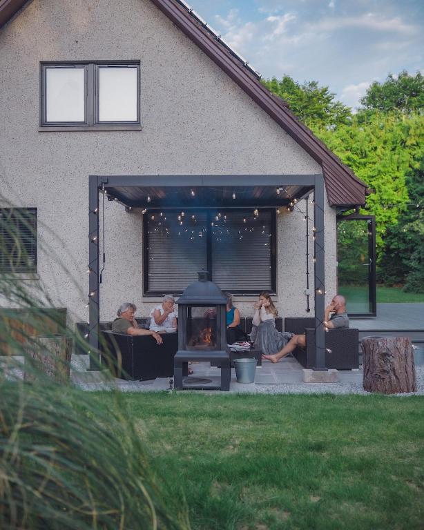 FAMILY FRIENDLY, HOT TUB, Fire Pit, Spacious & Modern, Fochabers