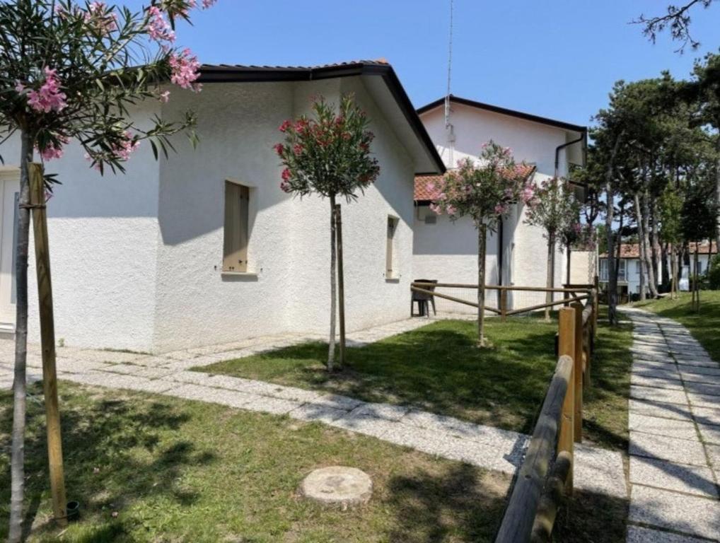 Villa with garden near the sea - 2