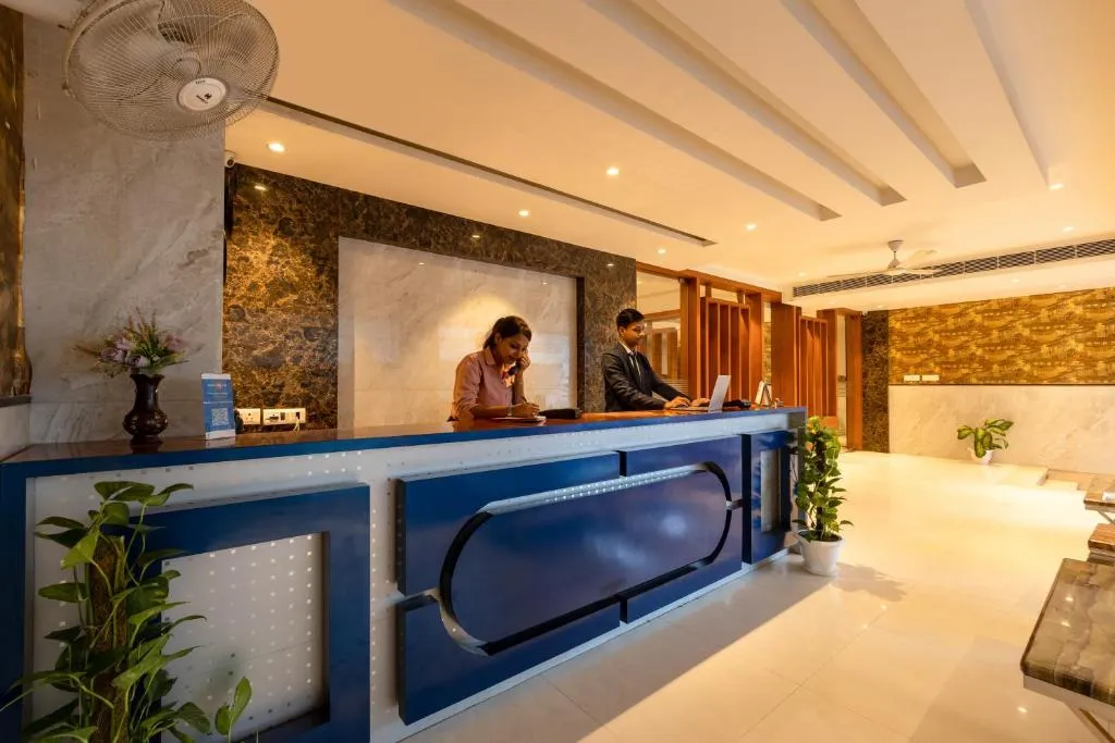 HOTEL CORPORATE PLAZA Near TERMINAL 3 Delhi AIRPORT WITH- FREE Airport PICKUP, hotel in New Delhi