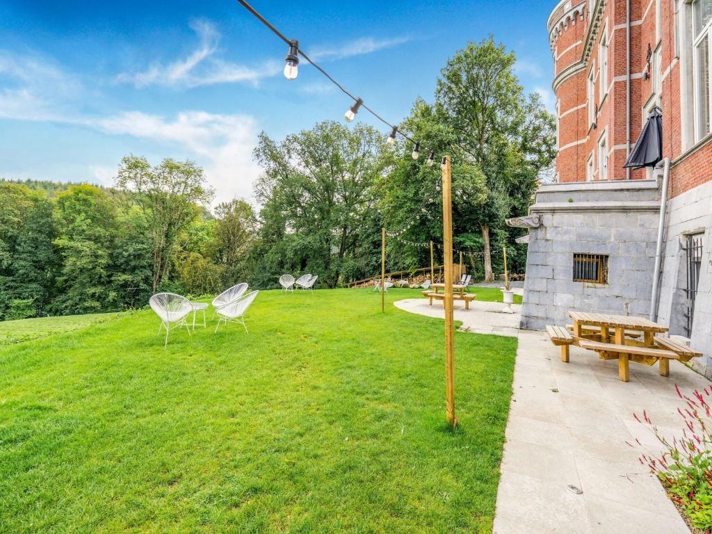 Castle with wellness and zipline バルコニー/テラス