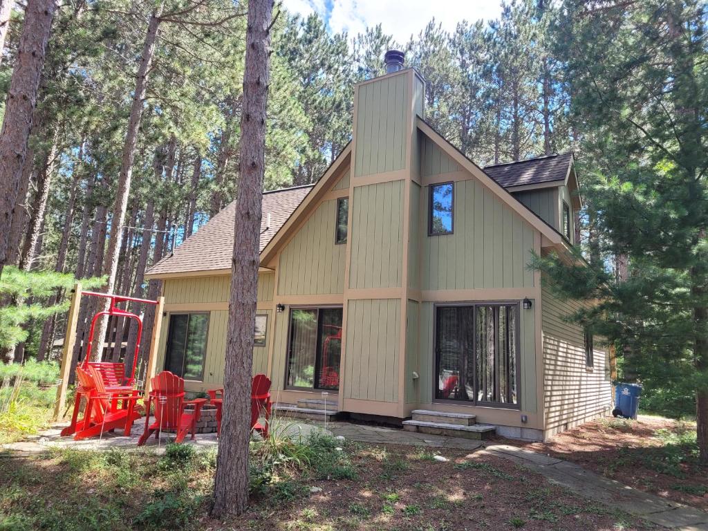 New! Crystal Pines - Lovely Crystal Mountain Cabin, Thompsonville
