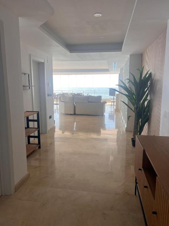 Luxury Beachfront Bright & Spacious by TuriVida - 1