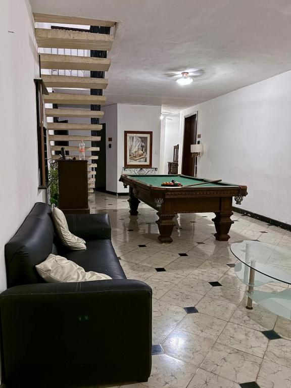 Estudio ideal para 1 en casa con areas comunes - 4