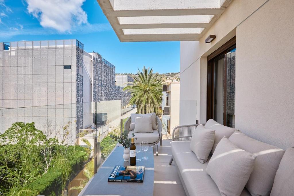 Luxury Apartment Tamana Burgundy - by Welcomely - 5