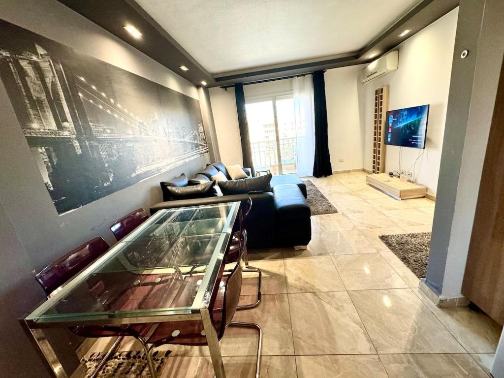 72/41/43 · Retro Chic 2BR-Serviced Apt in Madinaty compound, Madinaty