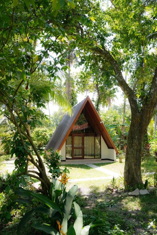 Coco Breeze Cabanas - free Airport pick up or drop off, Katunayaka