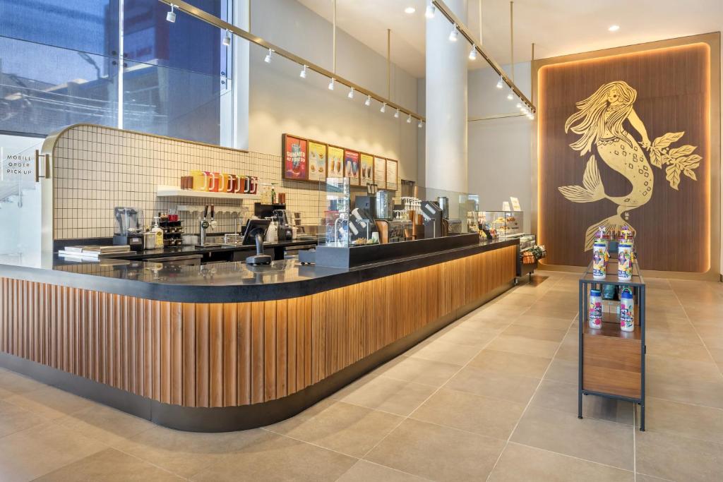 힐튼 엘라라 로비 전경