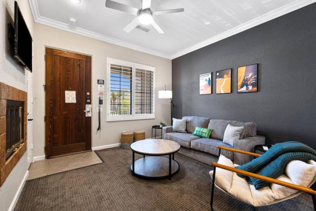Modern and Comfy La Quinta 1BR w Pool, La Quinta