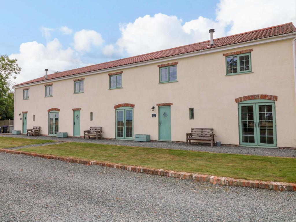 Mylo's Cottage, Boston