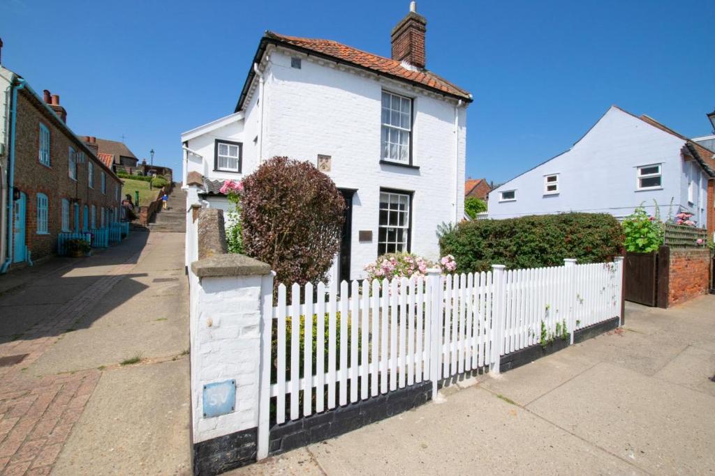 Dart Cottage, Aldeburgh