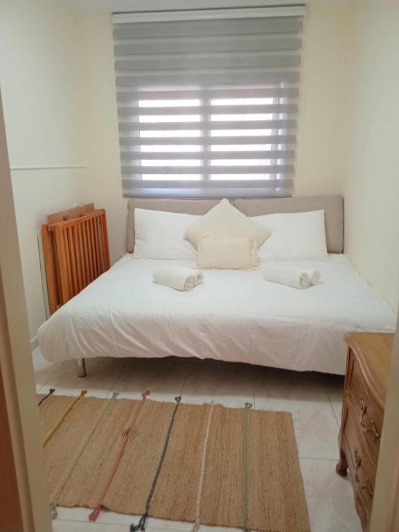 Under the Stars of the Golan, Qaşrīn