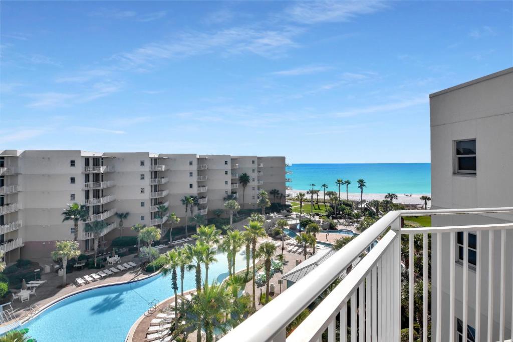 Waterscape B612 - Beach & Lazy River Views - Free Beach Service!, Fort Walton Beach
