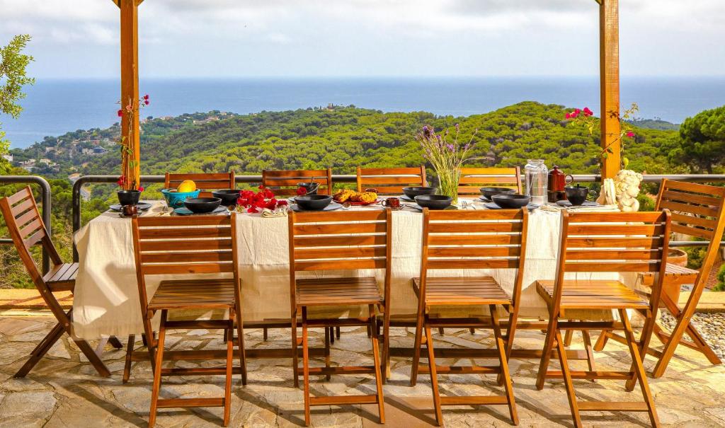 Sea View Pool 2km to Beach Cala Canyelles Fully Air Conditioned King Queen Quality Beds BBQ - 2