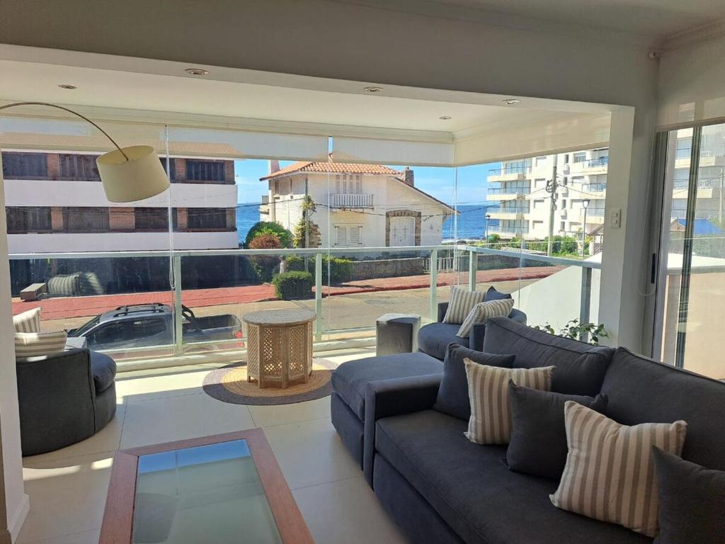 Hermoso, amplio y luminoso apartamento con servicio, piscina y cerca de todo - 1