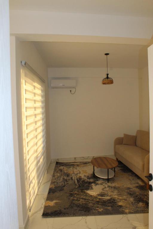 Lunis Dobra Voda, Dobra Voda