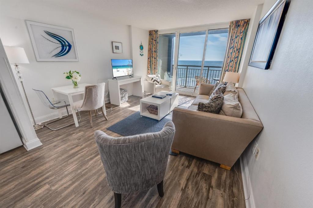 8th Floor Stunning Views, Contemporary Oceanfront!, Myrtle Beach