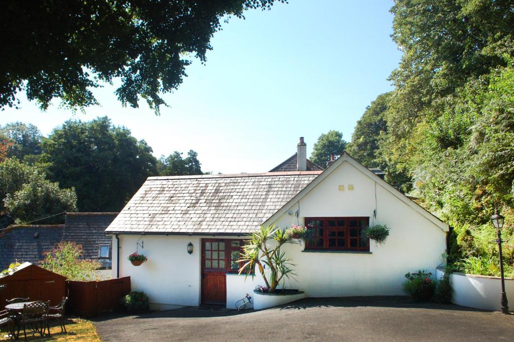 Daisy Cottage, Berrynarbor - pet-friendly stay