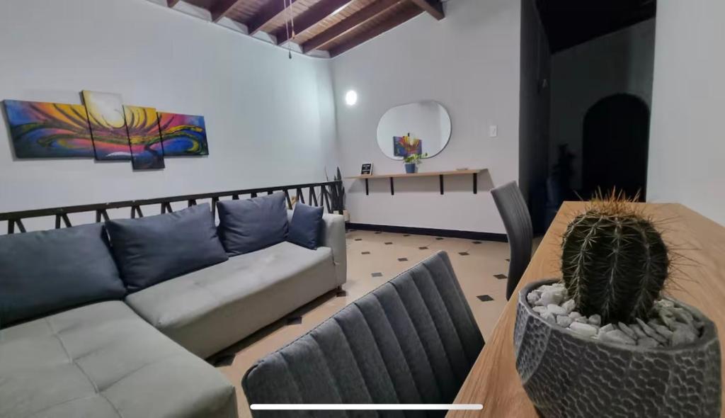 Amplia y Cómoda casa en la 70 - 2