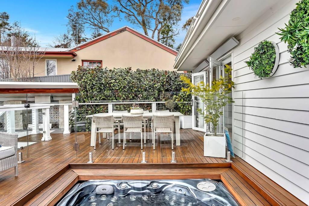 Casa Santorini - Entertainer's Paradise in the Hills, Bridgewater