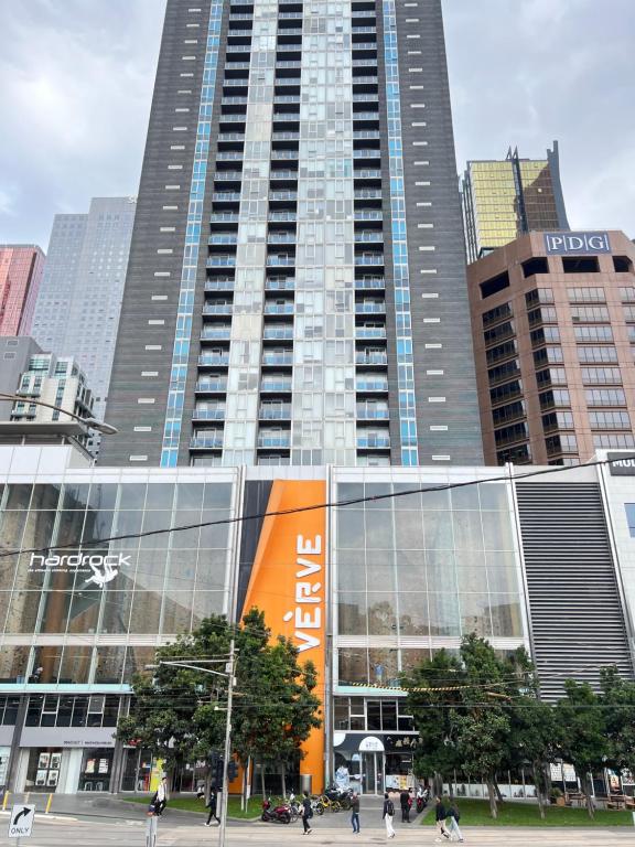 Melbourne CBD Central large 3BR2BTH with Gym Pool Heater, Melbourne