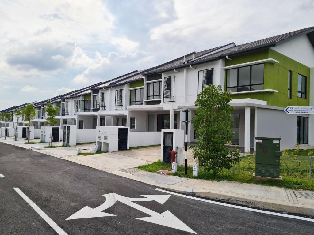 Sampoisgt Homestay - 3 Bedrooms, Free 4 Private Parking, Extra mattresses available, Kajang