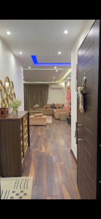 الشيخ زايد شقه في كمباوند راقي, Sheikh Zayed