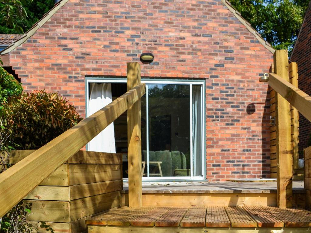 Honeysuckle - Uk50453, Ruswarp