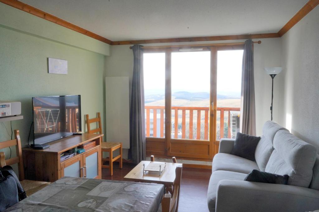 Apt les luges pour 4 à 6 pers vue vallée wifi, Besse-et-Saint-Anastaise