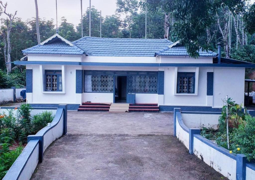 The Coffee Cube, Kaniyāmbetta