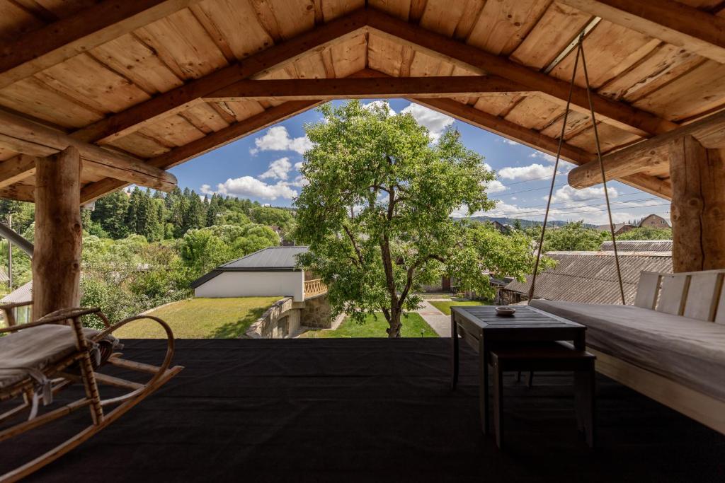 Kovalska Sadyba, Slavske