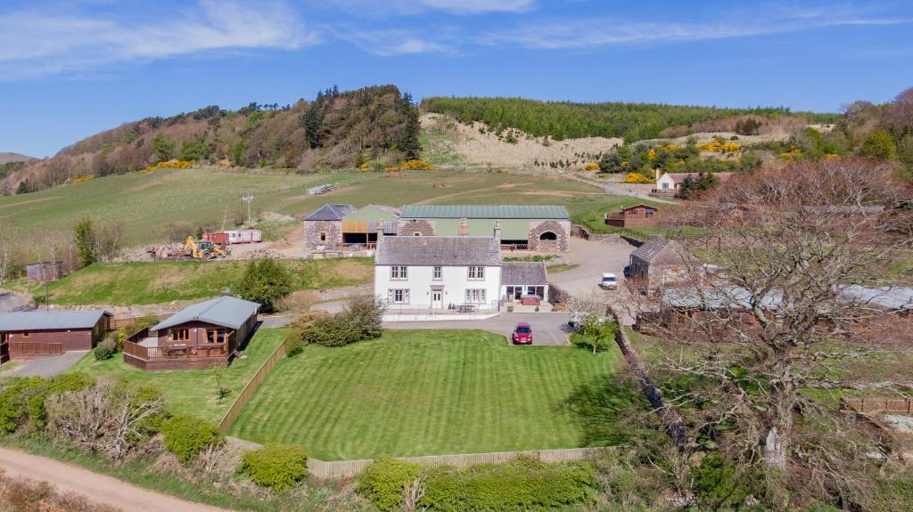 Balmeadowside Farmhouse with Hot Tub, Cupar