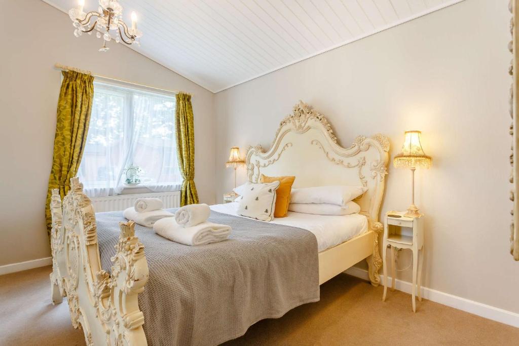 Romeo Lodge, Kingham