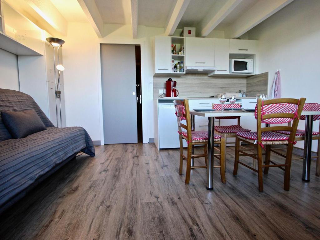 Studio cabine avec balcon et parking couvert - FR-1-340-186 - 3
