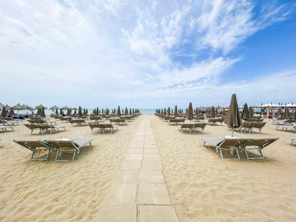 Coastal Reflection, Durrës