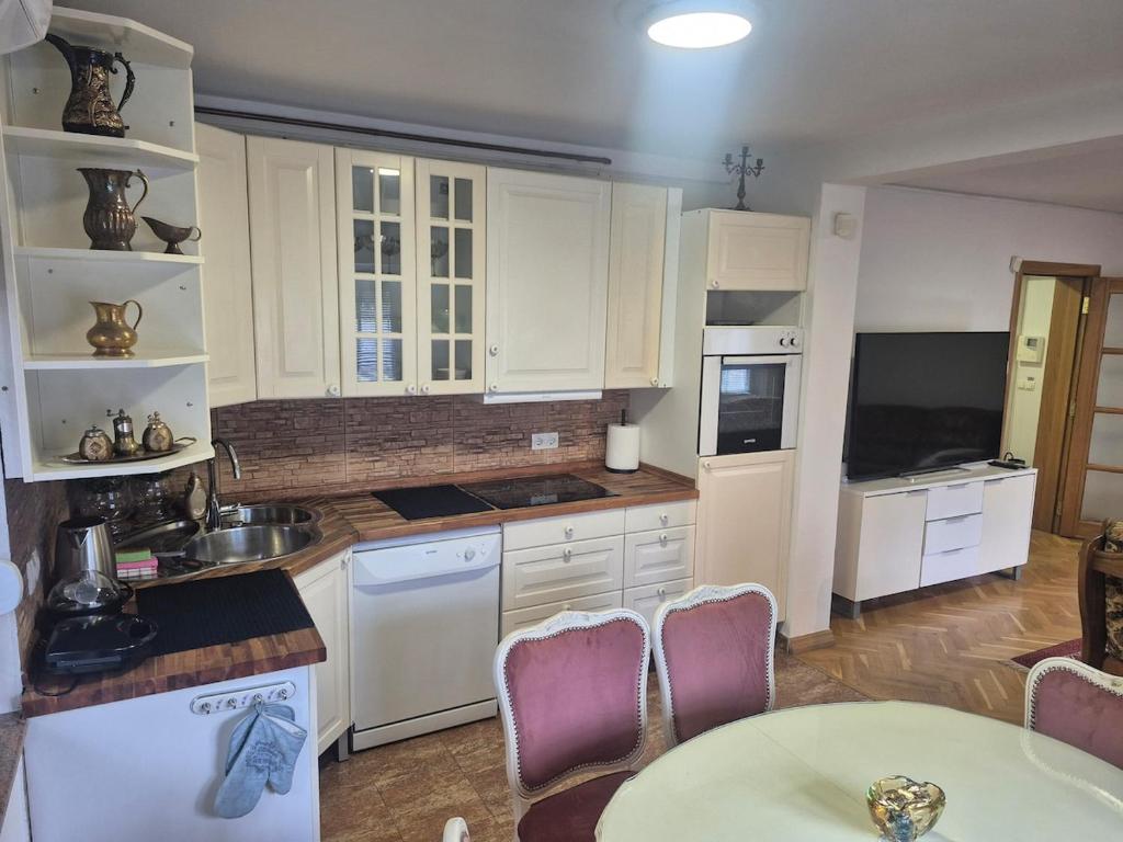 Apartment 110m2 Aircondition 2 Bedroom - 5