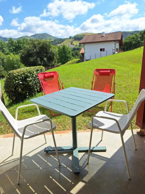 BANCA Piscine Vue Montagnes, Souraïde