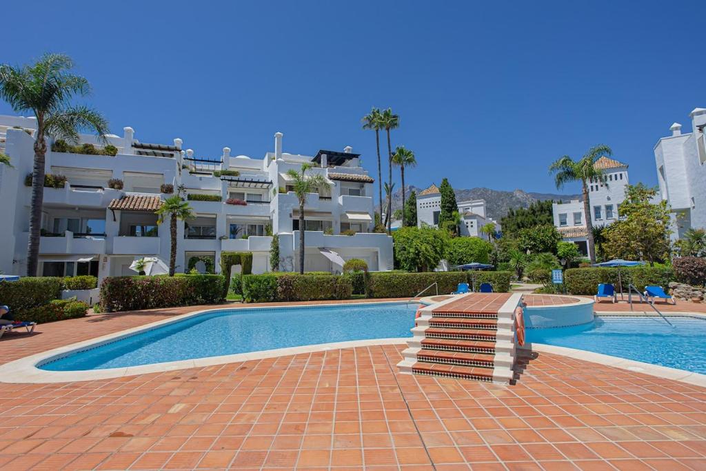 LUXURY GROUNDFLR APT & BEACH IN 200 meters, Marbella