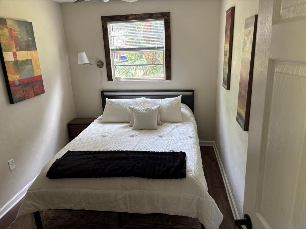 Harmons Landing, Hawthorne