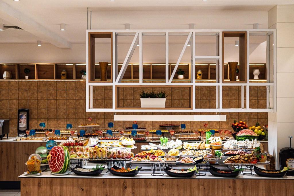 Hotel MARVEL - FULLY RENOVATED FREE Beach Access — Restaurant & bars in Sunny Beach, Burgas Region