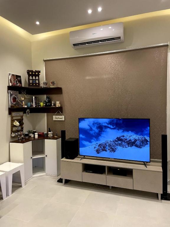 شاليه الخزامى, Hail