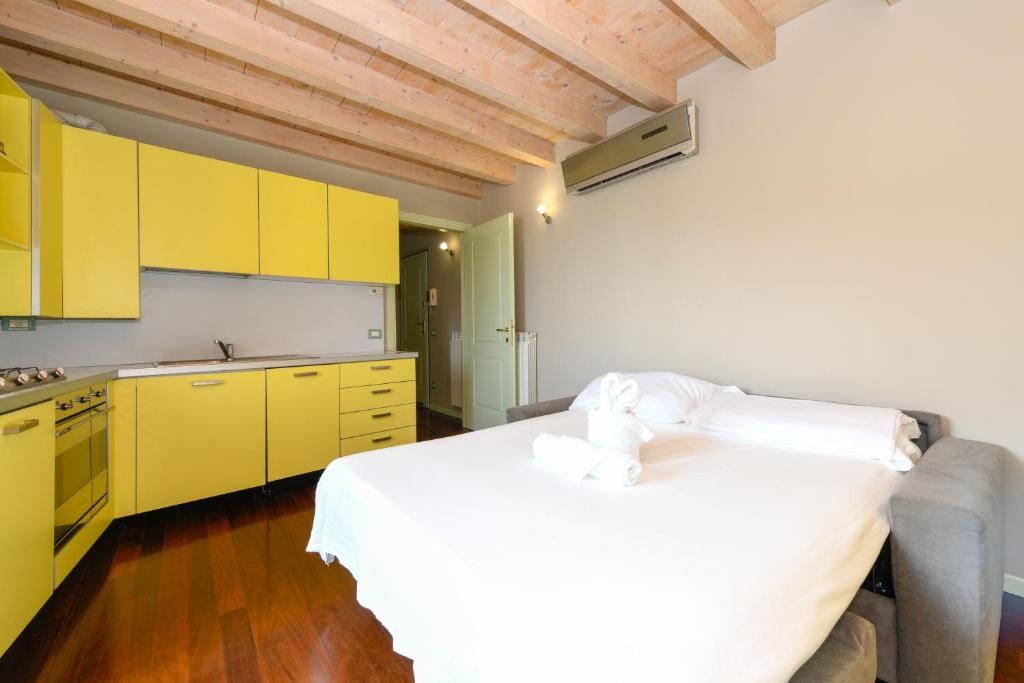 Magic apartment with view on Garda lake in the center of Desenzano - 2