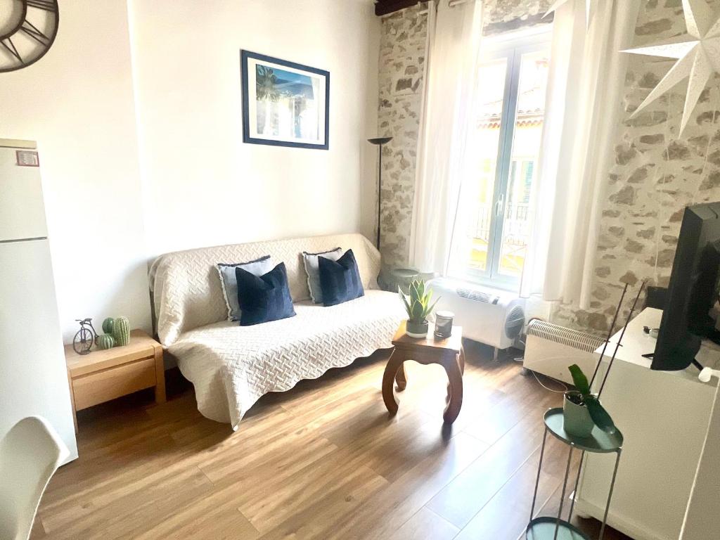 Old Antibes, one bed app, In front of the Port! - 3