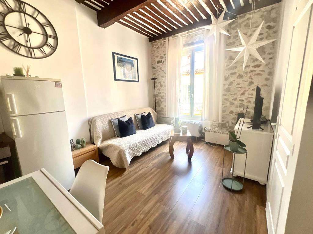 Old Antibes, one bed app, In front of the Port! - 4
