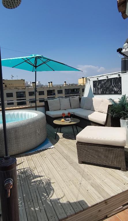 Rooftop One jacuzzi - plein sud - 2 chambres sur les canaux, Empuriabrava