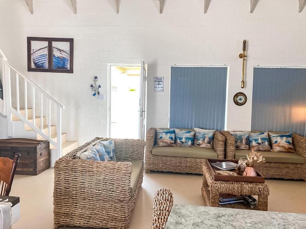 Journey's End, Stompneusbaai